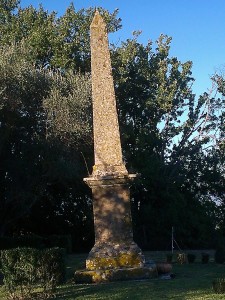 Obelisco a bomarzo  
